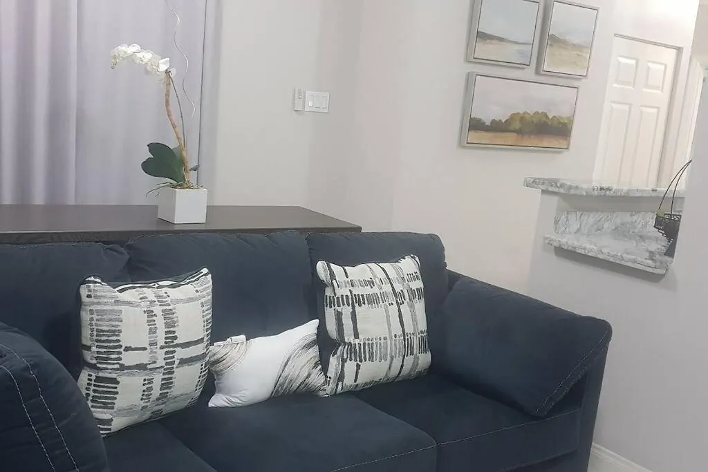 5 Star Fresh Condo In New Kingston
