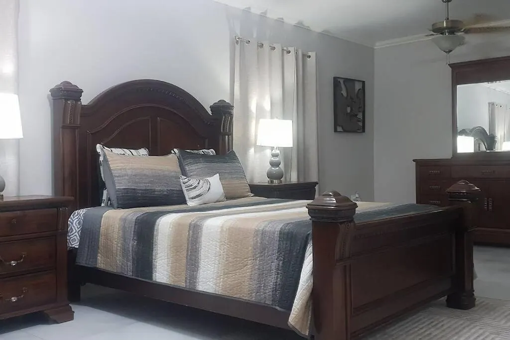 5 Star Fresh Condo In New Kingston Apartment