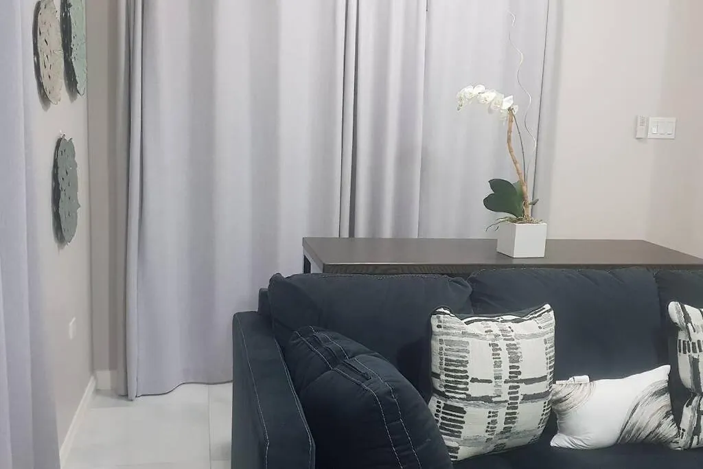 5 Star Fresh Condo In New Kingston